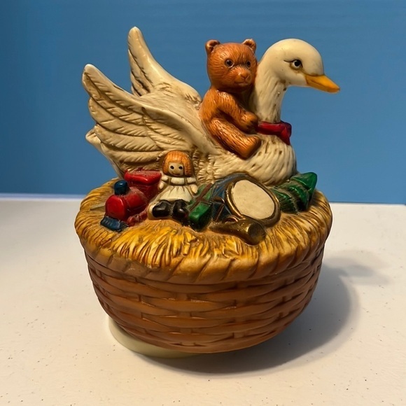 Music Box , vintage porcelain, plays School Days . - Picture 1 of 3
